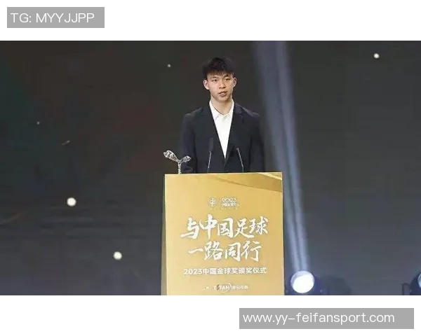 王钰栋19岁生日庆祝照曝光本赛季30场斩获12球荣膺本土射手王