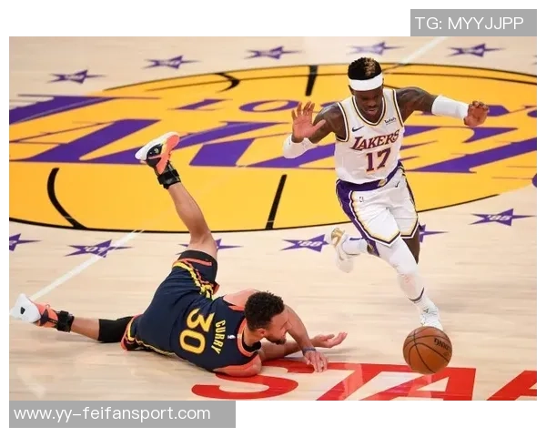 湖人失误频繁如被抄截马刺利用转换进攻给予惩罚