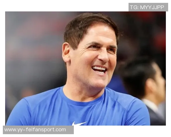 独行侠老板现场观战NBA中国赛女兆日月笑容成经典表情包 独行侠老板现场观战NBA中国赛女兆日月笑容成经典表情包