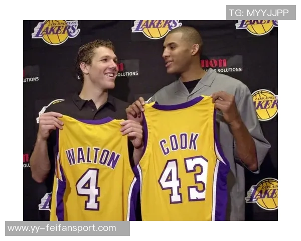 湖人传奇球员武贾西奇格林霍里携手为洛杉矶社区送温暖火鸡